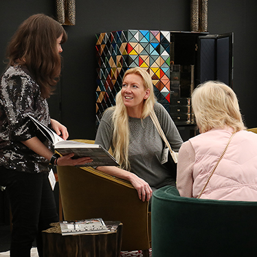 For BRABBU, the DECOREX promises to be the most exciting ever. It is the stage that will reunite the brand’s novelties, the best sellers and the most wanted by the Press. A cosmopolitan, cozy and fierce ambiance that totally reflects the brand’s mission.